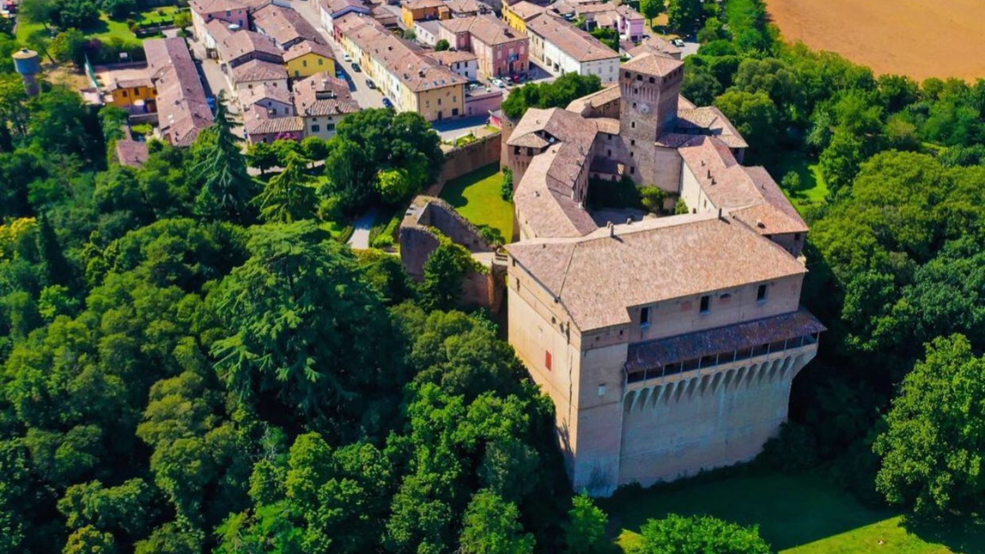 Castello-di-Montechiarugolo.jpg