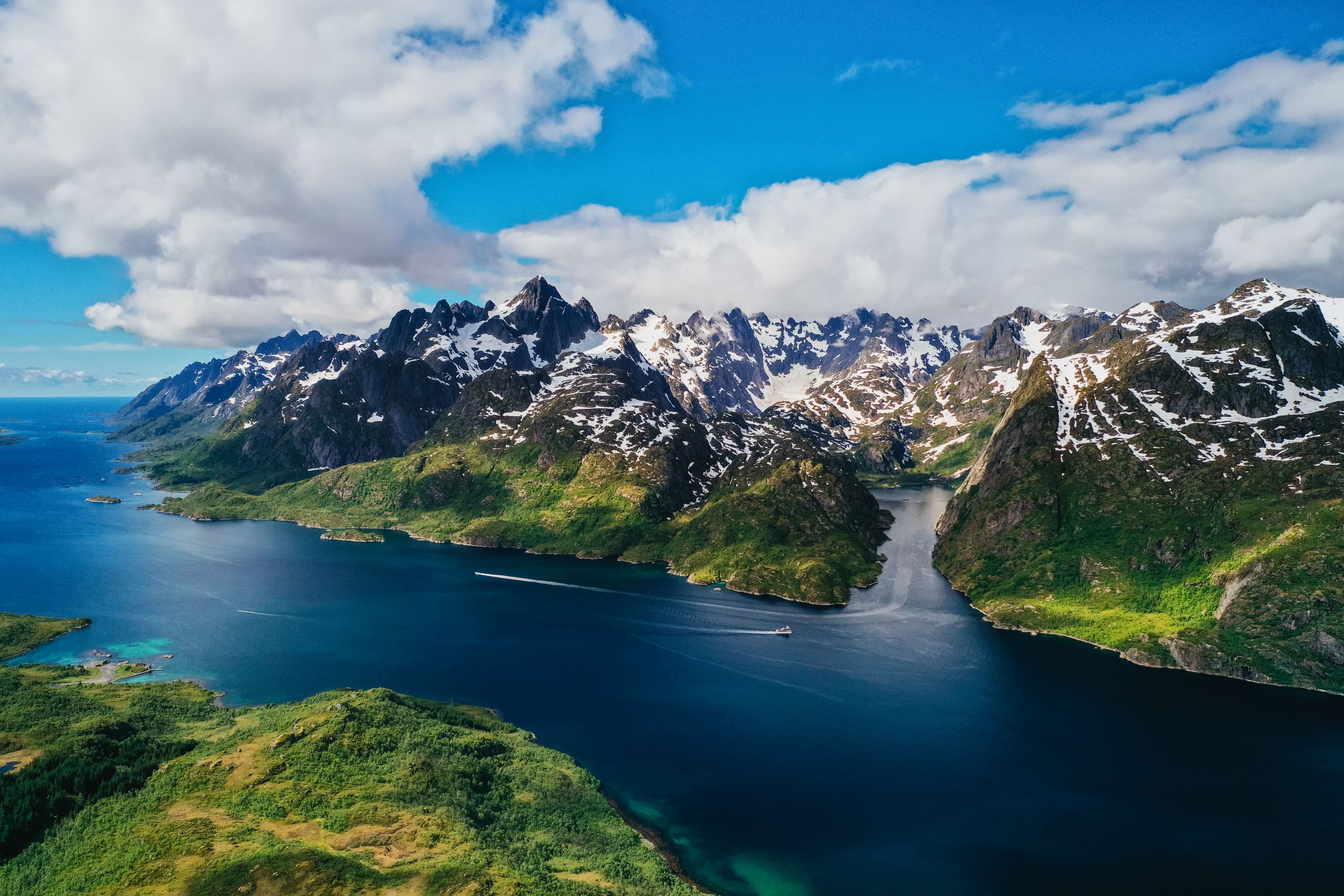 Trollfjorden-mountains-Sea-Eagle-Safari-XXLofoten-1.jpg