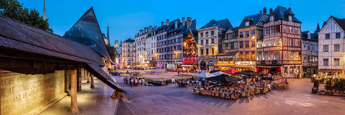panoramique-rouen-place-vieux-marche-nuit-herve-sentucq-1200x400.jpg