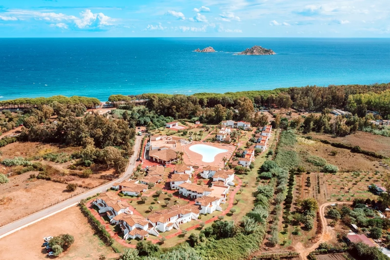 vista-aerea-villaggio-marina-torre-navarrese-800x533-1.webp